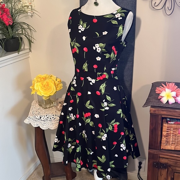OWIN Cherry Vintage-Style High-Neck Dress - Picture 2 of 10